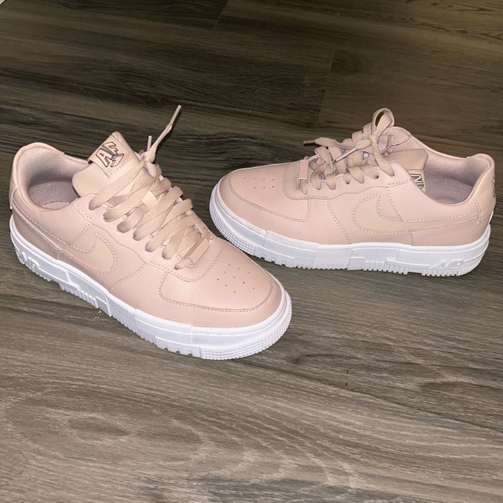 Nike AF1 platform taupe /nude color